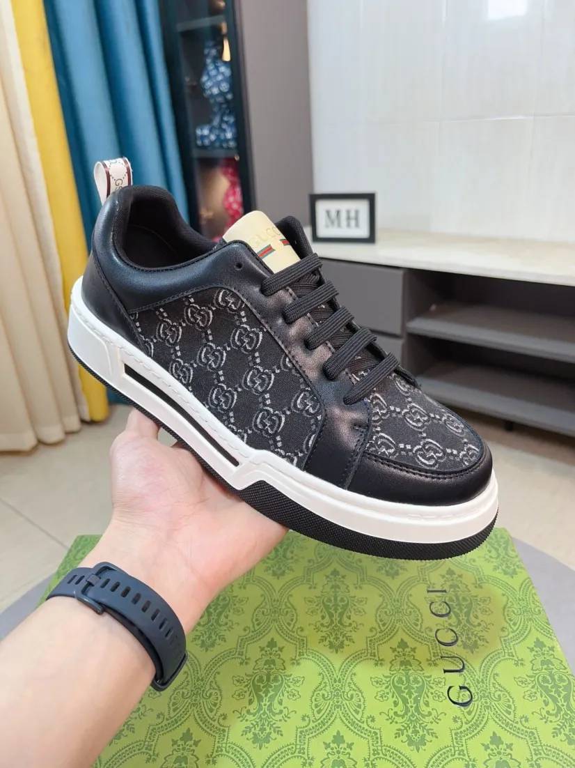 Men's shoes 💰420🌹🌹[GUCCI] Gucci's new lace-up casual men's shoes are on the market first, and the materials and workmanship are superior to all versions on the market. The highest quality shipped first-layer cowhide with imported original perforated materials➕genuine leather lining, privately molded soft outsole, high foot comfort, imported special materials highlight the brand's unique charm, high-end customization 38-44